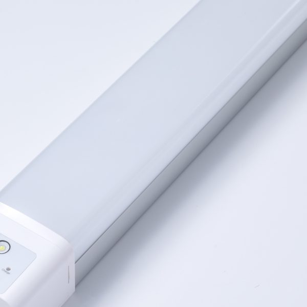 COMLED linear light high transmission Adopt high-grade PC diffuser and Aluminium base, light transmission rate up to 90%